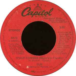 7inch Record SUN - Space Ranger (Majic s In The Air) 4873 Capitol Records 1980 US Soul/Funk Used
7inch Record SUN - Space Ranger (Majic s In The Air) 4873 Capitol Records 1980 US Soul/Funk Used