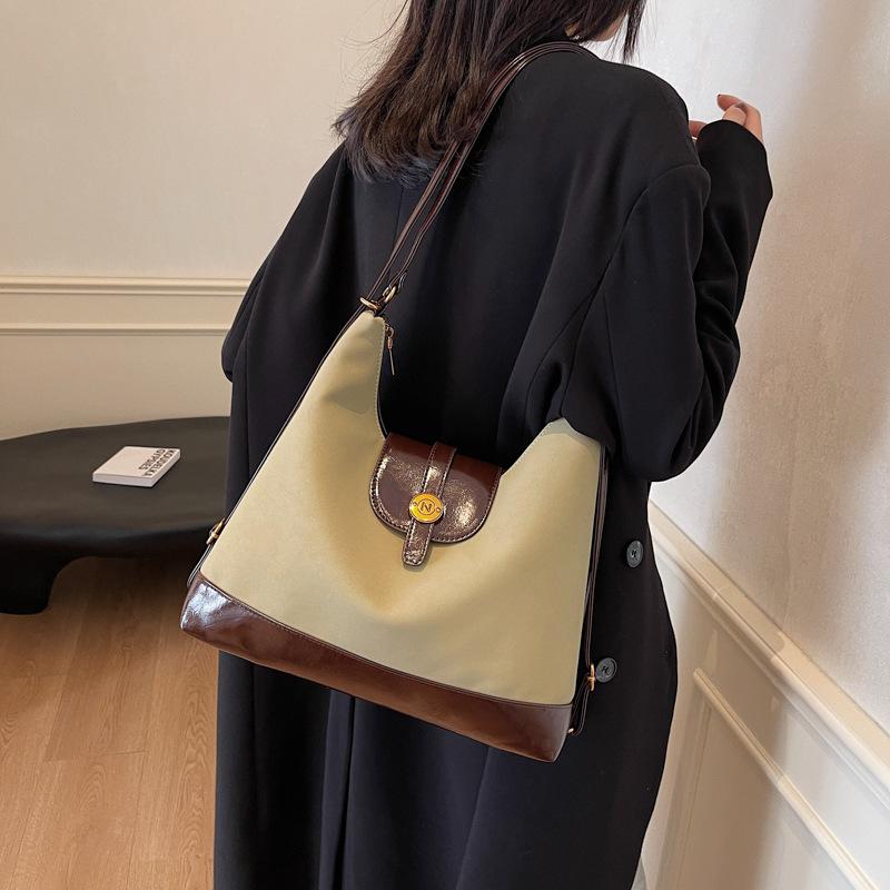 Tote bag, high-end sense, large-capacity contrasting color versatile messenger bag, exquisite handbag, fashionable commuter single-shoulder 32*10*32 темно-коричневого кольору
Tote bag, high-end sense, large-capacity contrasting color versatile messenger bag, exquisite handbag, fashionable commuter single-shoulder 32*10*32 темно-коричневого кольору