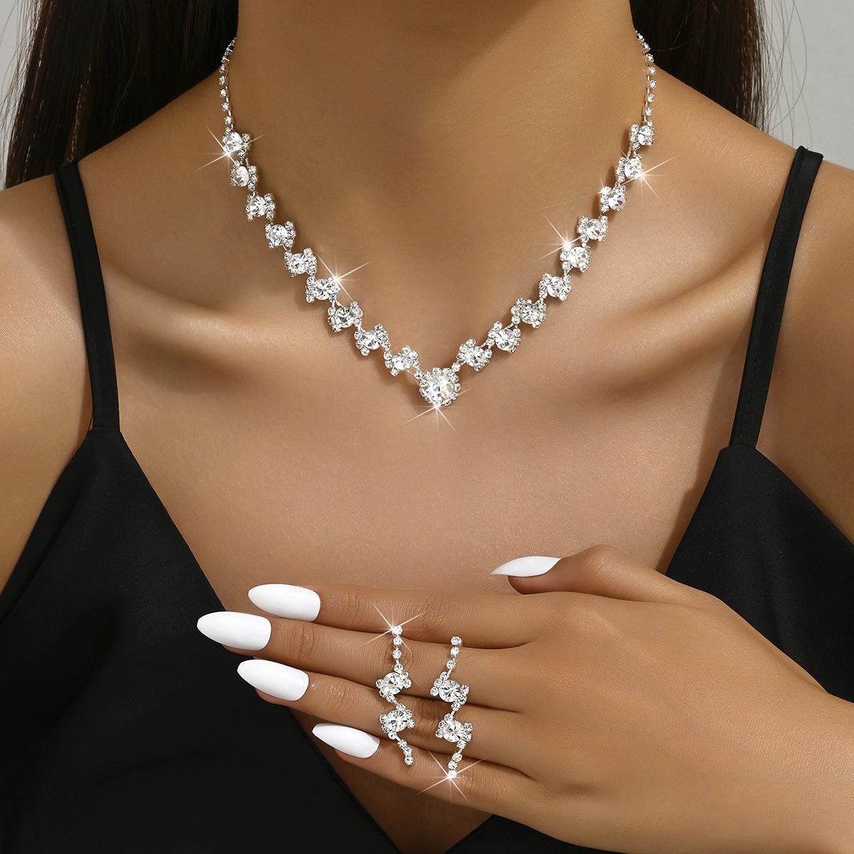 BLINGBAY женский комплект ювелирных изделий, милые романтические модные свадебные аксессуары, серьги, ожерелье со стразами, комплект современных украшений для девочек, подарок
BLINGBAY женский комплект ювелирных изделий, милые романтические модные свадебные аксессуары, серьги, ожерелье со стразами, комплект современных украшений для девочек, подарок