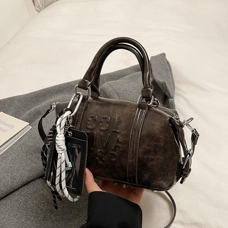 Cool Black Letter Embossed Crossbody Bag with Camera Pendant, Trendy Casual Shoulder Bag for Daily Commute & Shopping кавовий
Cool Black Letter Embossed Crossbody Bag with Camera Pendant, Trendy Casual Shoulder Bag for Daily Commute & Shopping кавовий