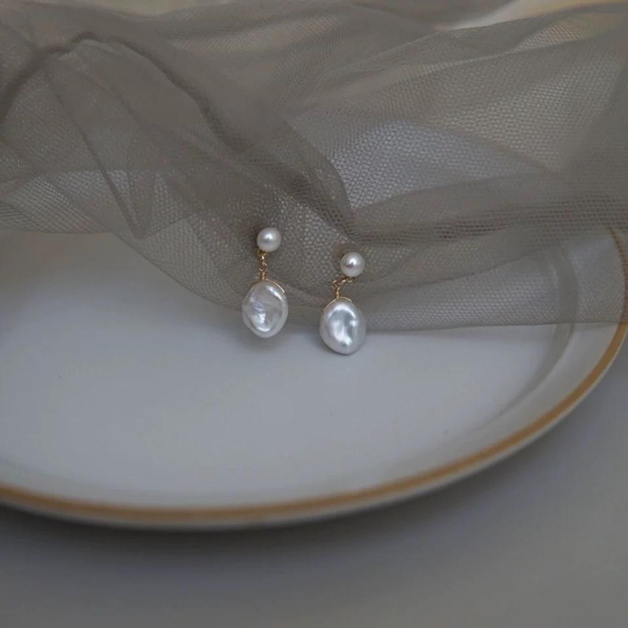 Temperament Natural Freshwater Baroque Crushed Silver Pearl French Earrings Premium Sense Earrings Silver Needles Small Versatile Style Silver needle
Temperament Natural Freshwater Baroque Crushed Silver Pearl French Earrings Premium Sense Earrings Silver Needles Small Versatile Style Silver needle