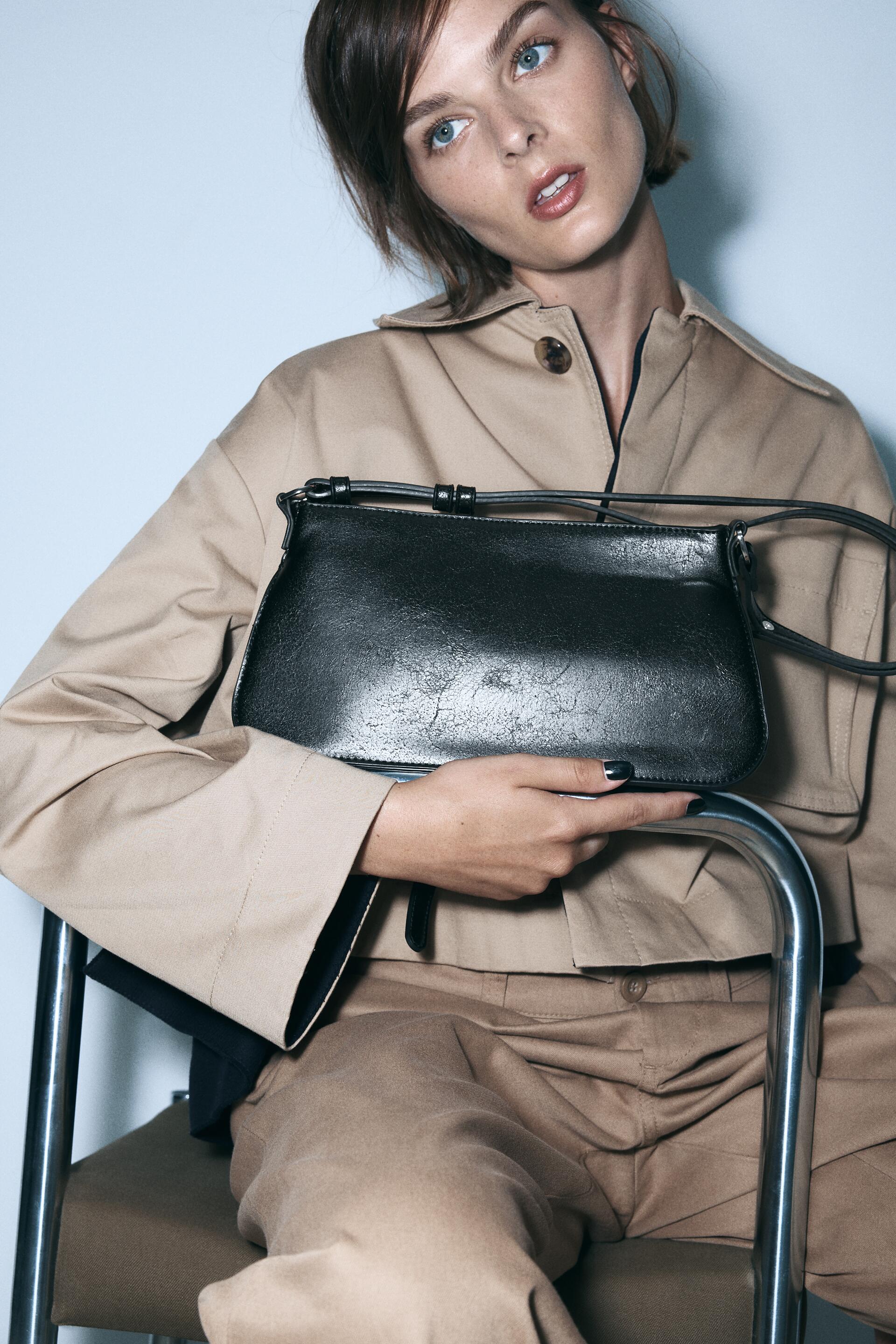 МИНИМАЛИСТИЧНАЯ СУМКА НА ПЛЕЧЕ 
МИНИМАЛИСТИЧНАЯ СУМКА НА ПЛЕЧЕ