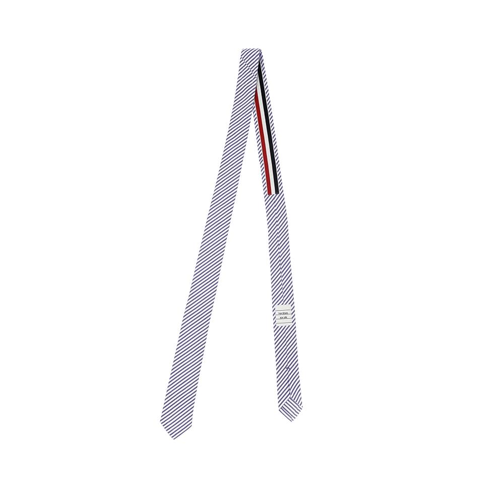 Краватка Thom Browne з 4 смугами, репсова, жата Mnl001a 00572 415 MNL001A 00572 415
Краватка Thom Browne з 4 смугами, репсова, жата Mnl001a 00572 415 MNL001A 00572 415