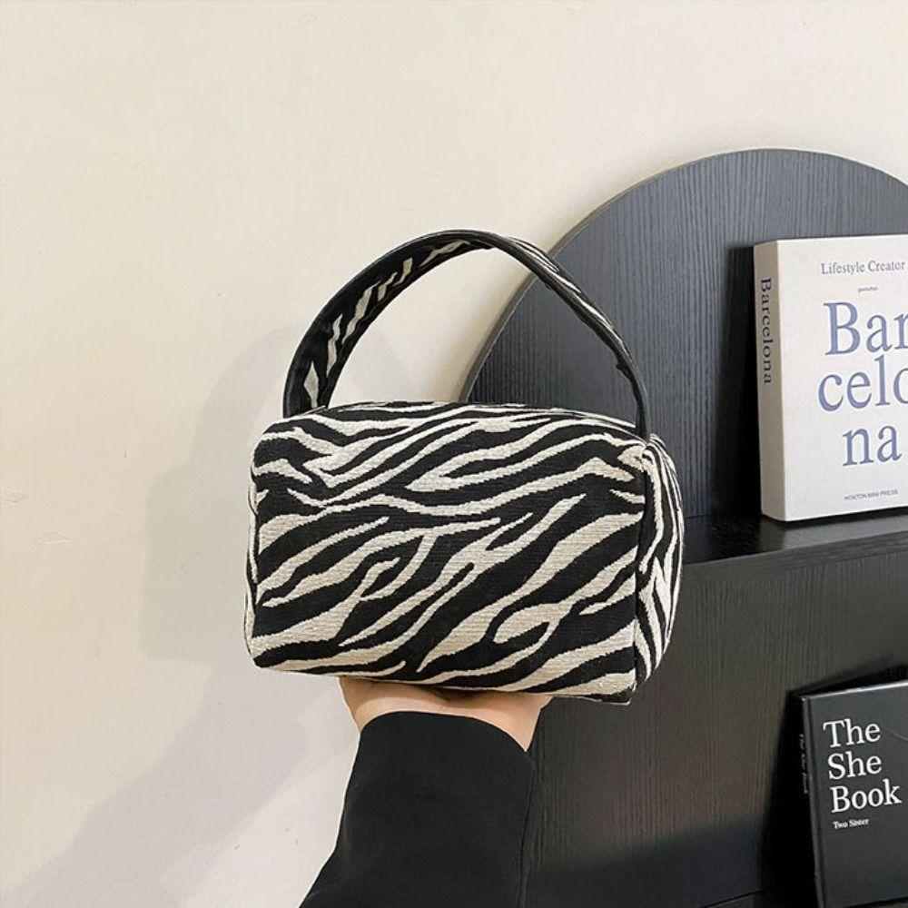 Skincare Organizer Canvas Pillow Bag Large Capacity Make Up Pouch Bag Leopard Makeup Bag Girl Style A
Skincare Organizer Canvas Pillow Bag Large Capacity Make Up Pouch Bag Leopard Makeup Bag Girl Style A