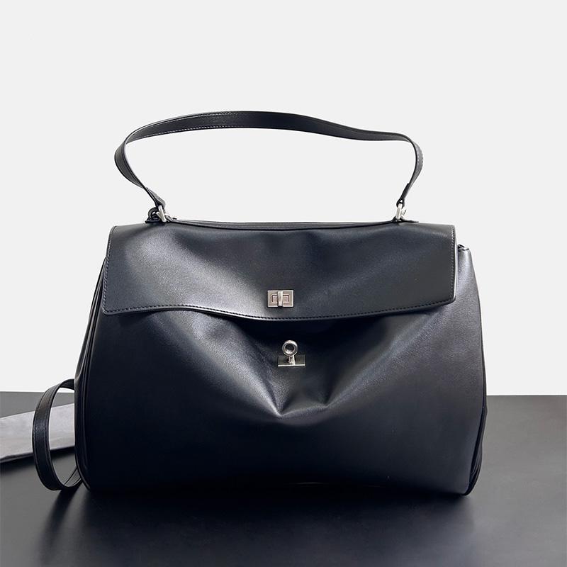 2024 Новые дизайнерские сумки Balenciga 100% натуральная кожа сумка на плечо люксовый бренд Turnlock Business Crossbody Messenger Bag с логотипом
2024 Новые дизайнерские сумки Balenciga 100% натуральная кожа сумка на плечо люксовый бренд Turnlock Business Crossbody Messenger Bag с логотипом