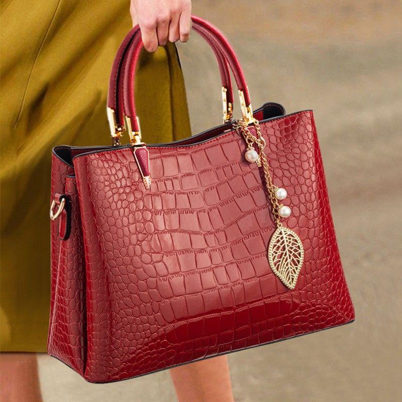 Hong Kong Genuine Leather Red Wedding Middle-Aged Women s Mom Bag Manager s recommend-Wine Red (Stone Pattern)
Hong Kong Genuine Leather Red Wedding Middle-Aged Women s Mom Bag Manager s recommend-Wine Red (Stone Pattern)