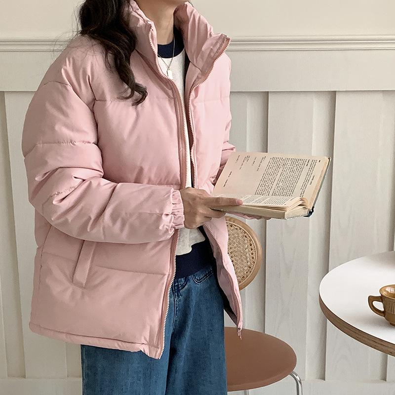 Женская корейская ветрозащитная пушистая теплая куртка с воротником-стойкой, свободного кроя, короткая, повседневная, спортивная, из высококачественной ткани, хлопковая куртка 4XL розовый
Женская корейская ветрозащитная пушистая теплая куртка с воротником-стойкой, свободного кроя, короткая, повседневная, спортивная, из высококачественной ткани, хлопковая куртка 4XL розовый