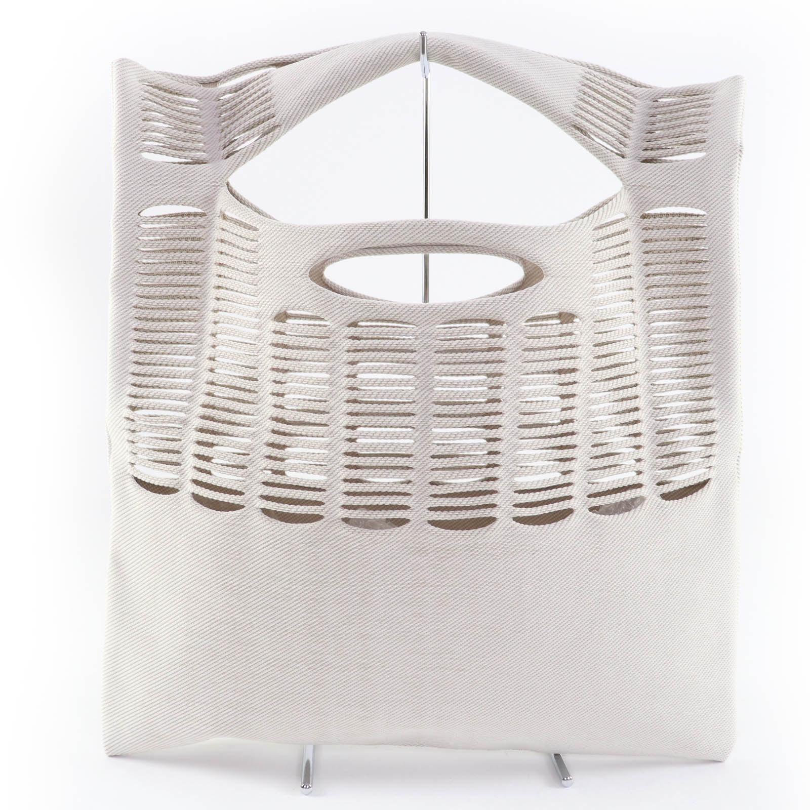 Pristine GOOD GOODS ISSEY MIYAKE Handbag MOKKO TWILL Canvas Large Tote Bag beige Used
Pristine GOOD GOODS ISSEY MIYAKE Handbag MOKKO TWILL Canvas Large Tote Bag beige Used