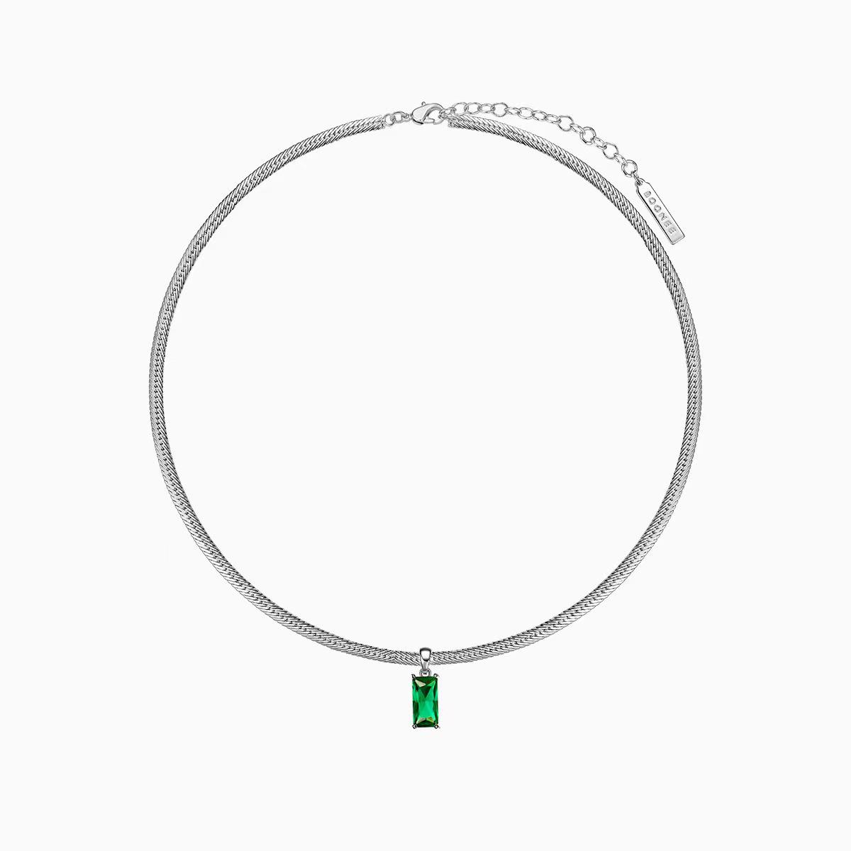 Геометричне квадратне кольє з 18-каратного золота з цирконом на ланцюжку-змійці та підвіскою з діамантом
Геометричне квадратне кольє з 18-каратного золота з цирконом на ланцюжку-змійці та підвіскою з діамантом