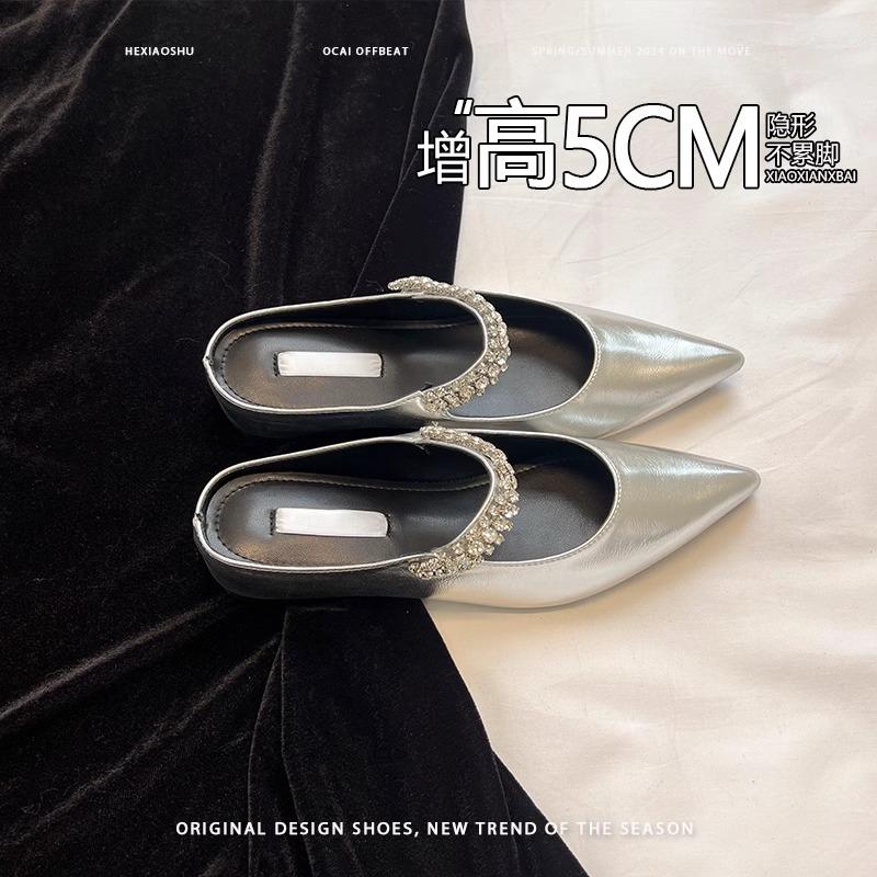 Cowhide version of the new bag head half slippers women wear nude patent leather chain high heels with shoes 34
Cowhide version of the new bag head half slippers women wear nude patent leather chain high heels with shoes 34