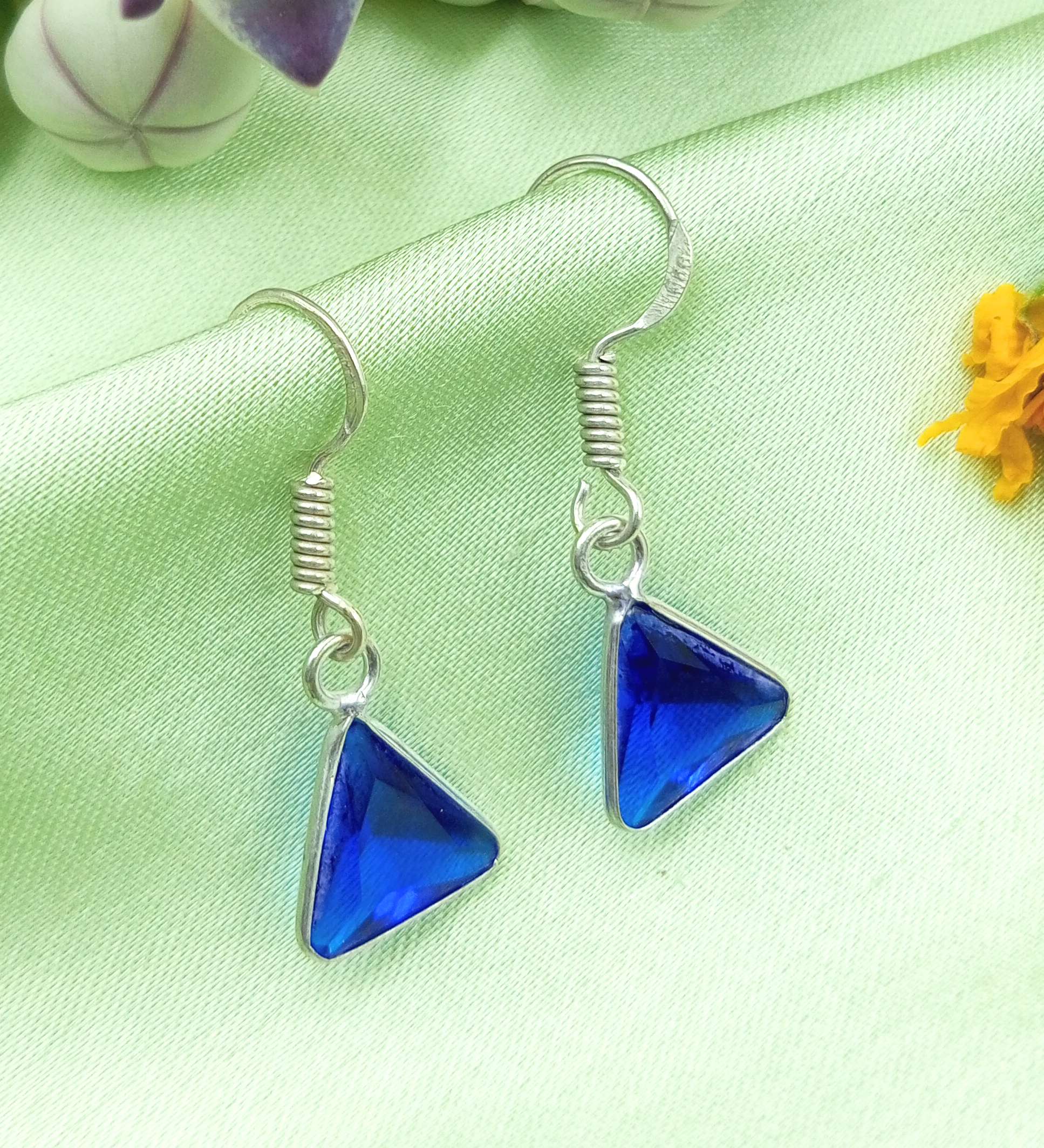 Голубой топаз драгоценный камень 925 пробы посеребренный крючок женские серьги ювелирные изделия WHE-E23
Голубой топаз драгоценный камень 925 пробы посеребренный крючок женские серьги ювелирные изделия WHE-E23