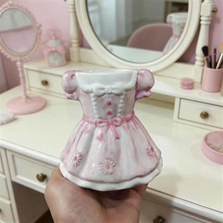 Bow Princess Dress Makeup Brush Storage Bucket Ins Style Desktop Pen Holder Girls Bedroom Office Decor Desktop Organizer Purple 11*8.5*11
Bow Princess Dress Makeup Brush Storage Bucket Ins Style Desktop Pen Holder Girls Bedroom Office Decor Desktop Organizer Purple 11*8.5*11
