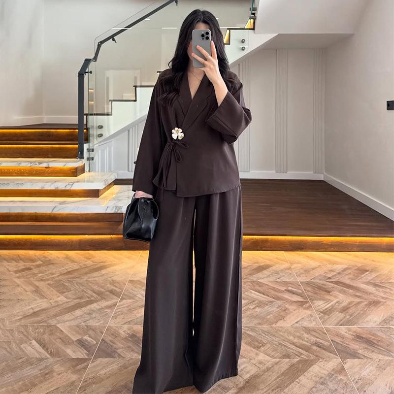 Solid Color V-Neck Button Top & Straight Leg Pants Set for Women XXL кавовий
Solid Color V-Neck Button Top & Straight Leg Pants Set for Women XXL кавовий