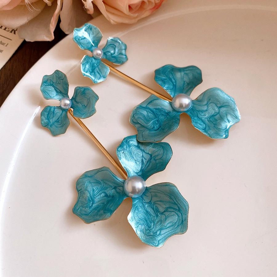 Steel needle dripping oil flower earrings European and American sweet exaggerated exquisite stud earrings light luxury high sense fashion earrings
Steel needle dripping oil flower earrings European and American sweet exaggerated exquisite stud earrings light luxury high sense fashion earrings