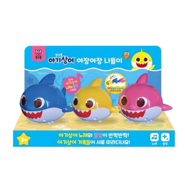 PINKFONG Поющая семья Акулят Поезд - Самоходный набор со светодиодами и мелодиями
PINKFONG Поющая семья Акулят Поезд - Самоходный набор со светодиодами и мелодиями