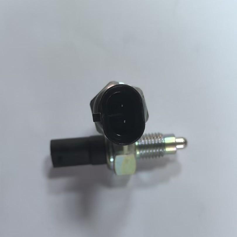 Fiat Reversing Switch Compatible: 500335678, 5801472603, 503646727, 503645725 500335678 5801472603 503646727 503645725
Fiat Reversing Switch Compatible: 500335678, 5801472603, 503646727, 503645725 500335678 5801472603 503646727 503645725