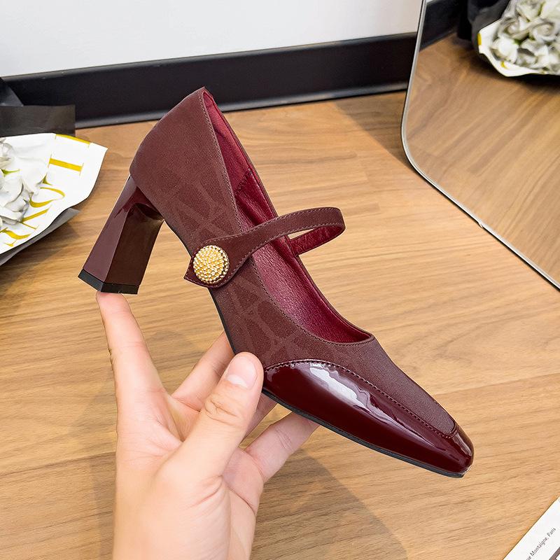 Туфли на высоком каблуке в стиле ретро, женские туфли на толстом каблуке, новые модели 2025 года с национальным стилем чонсам с квадратной головкой, китайские туфли Мэри Джейн, женские туфли на высоком каблуке 34 бордовый
Туфли на высоком каблуке в стиле ретро, женские туфли на толстом каблуке, новые модели 2025 года с национальным стилем чонсам с квадратной головкой, китайские туфли Мэри Джейн, женские туфли на высоком каблуке 34 бордовый