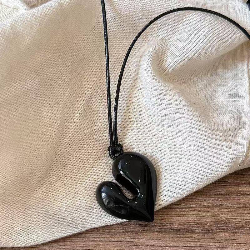 Long Heart Pull Black Cord Sweater Chain Simple Versatile Advanced Heart Pendant Necklace for Women
Long Heart Pull Black Cord Sweater Chain Simple Versatile Advanced Heart Pendant Necklace for Women