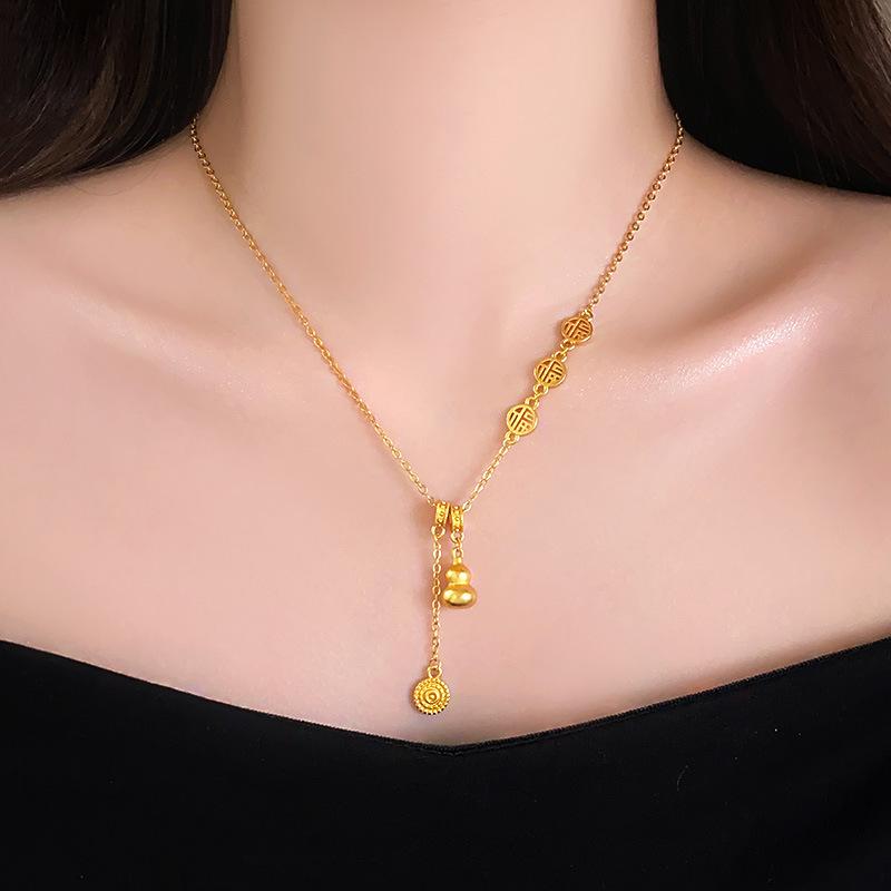Fu character gourd pendant necklace new Chinese versatile collarbone chain niche fashion light luxury jewelry
Fu character gourd pendant necklace new Chinese versatile collarbone chain niche fashion light luxury jewelry