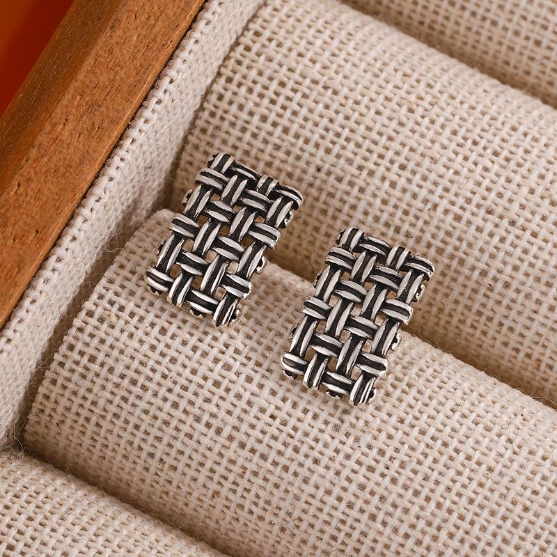 New Creative Woven 925 Sterling Silver Jewelry Retro Rectangular Hollowed-out Pattern Exquisite Earrings TYB621 серебряный
New Creative Woven 925 Sterling Silver Jewelry Retro Rectangular Hollowed-out Pattern Exquisite Earrings TYB621 серебряный