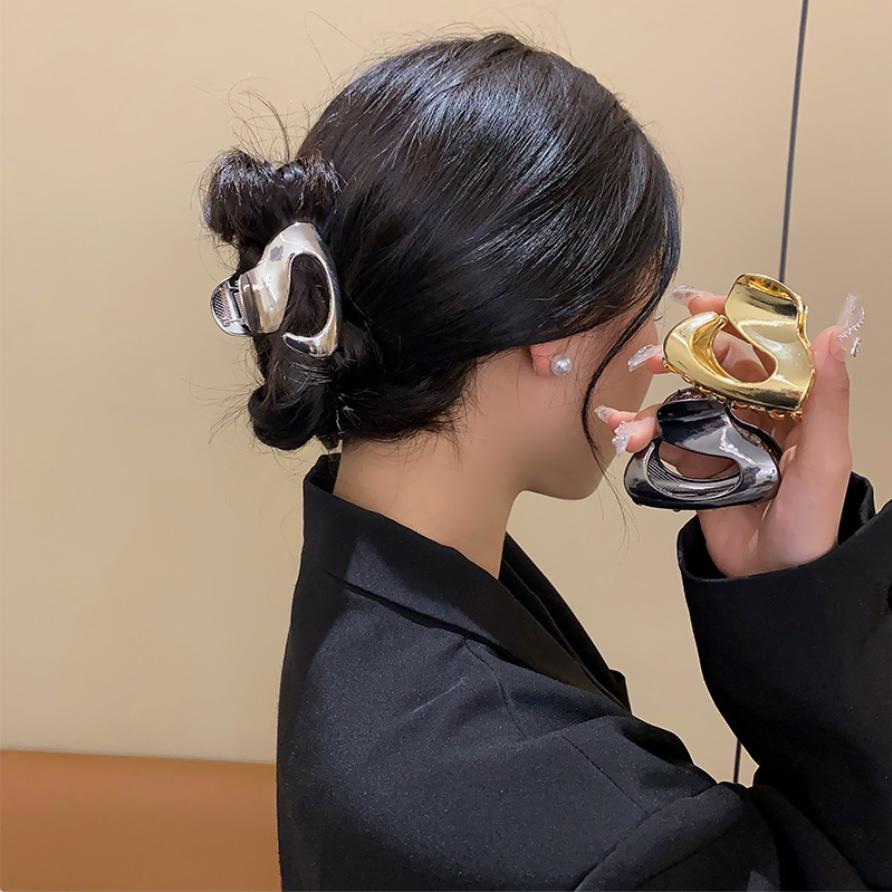 New Exquisite Metal Hair Claw Elegant Hollow Geometric Small Hair Clips Korean Barrettes Girs Hairpin Fashion Hair Accessories
New Exquisite Metal Hair Claw Elegant Hollow Geometric Small Hair Clips Korean Barrettes Girs Hairpin Fashion Hair Accessories