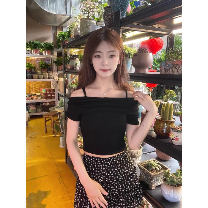 Женский летний топ с открытыми плечами, черный, облегающего кроя L чёрный
Женский летний топ с открытыми плечами, черный, облегающего кроя L чёрный