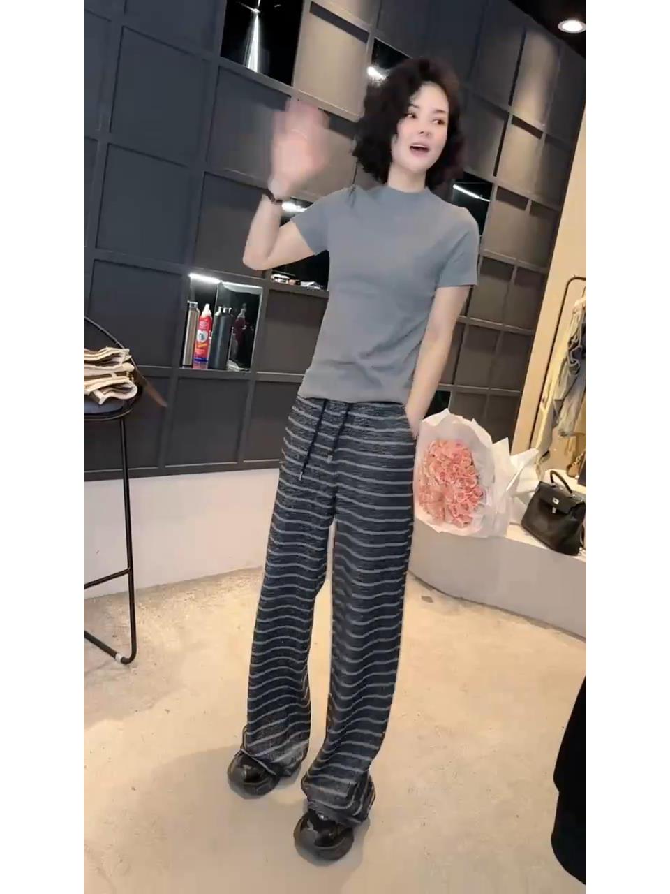 Women s Spring 2025 Slimming Striped Wide-Leg Pants with Elastic Waist and Drawstring L серый
Women s Spring 2025 Slimming Striped Wide-Leg Pants with Elastic Waist and Drawstring L серый