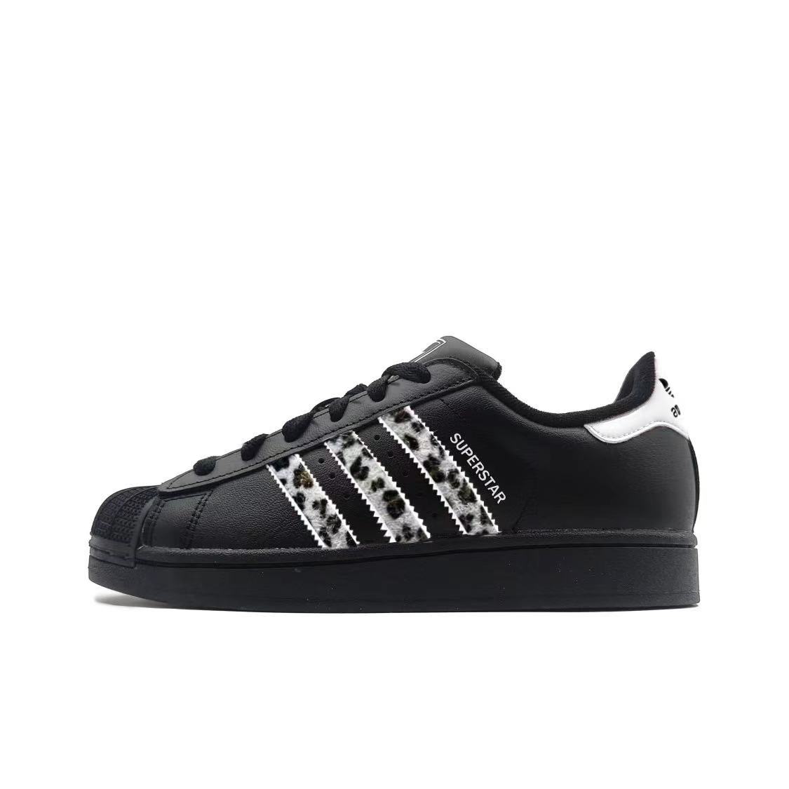 Adidas Originals Superstar 2 Black Sugar Panther Synthetic Leather Cushioning, Wear Resistant Low top Skateboard Shoes JH9977(Team1791-) 39⅓
Adidas Originals Superstar 2 Black Sugar Panther Synthetic Leather Cushioning, Wear Resistant Low top Skateboard Shoes JH9977(Team1791-) 39⅓