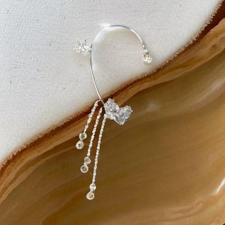 High-End Rhinestone Wheat Tassel Ear Cuff - No Piercing Needed
High-End Rhinestone Wheat Tassel Ear Cuff - No Piercing Needed