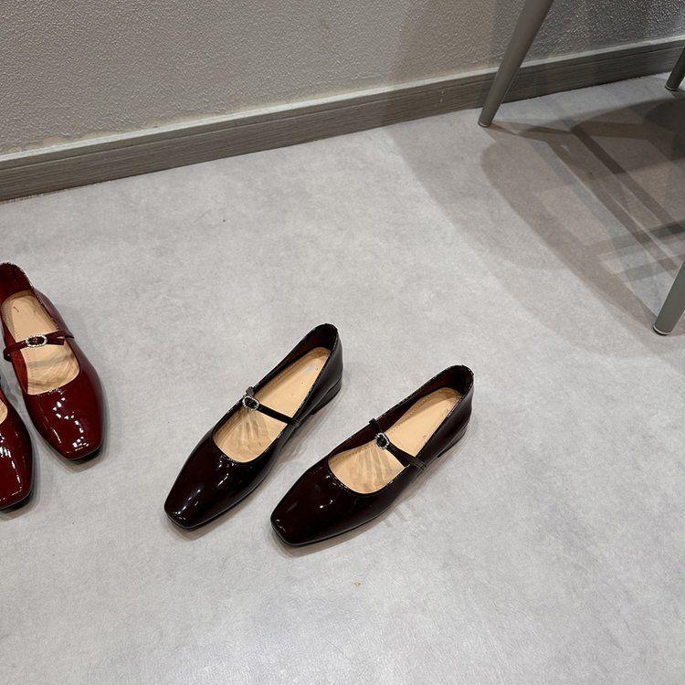 French Mary Jane shoes women s 2025 spring new retro silver small leather shoes niche square head thick heel single shoes 40 чёрный
French Mary Jane shoes women s 2025 spring new retro silver small leather shoes niche square head thick heel single shoes 40 чёрный