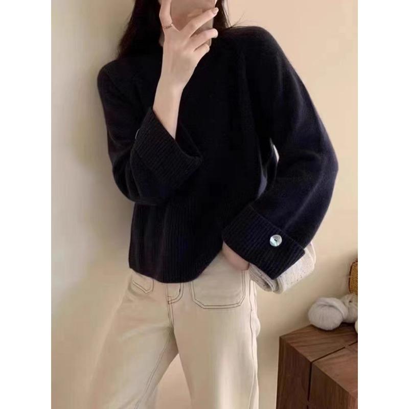 Вязаный свитер с дизайном манжет на пуговицах, с круглым вырезом, женский, зимний, новый, мягкий, с восковым характером, универсальный свитер, женский тренд чёрный
Вязаный свитер с дизайном манжет на пуговицах, с круглым вырезом, женский, зимний, новый, мягкий, с восковым характером, универсальный свитер, женский тренд чёрный