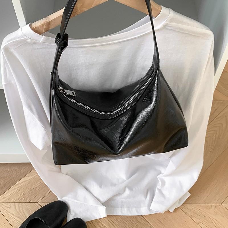 Korean Retro Temperament High-quality Women s Armpit Bag Niche Handbag Commuting Casual Simple Soft Skin Dumpling чёрный
Korean Retro Temperament High-quality Women s Armpit Bag Niche Handbag Commuting Casual Simple Soft Skin Dumpling чёрный