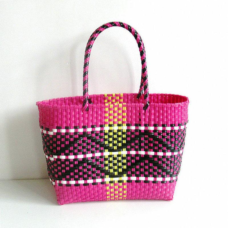 Plastic Woven Women s Handbag Handmade Bohemia Storage Basket Contrast Tote Bag Designer Summer Beach Bag Female Shoulder Bags
Plastic Woven Women s Handbag Handmade Bohemia Storage Basket Contrast Tote Bag Designer Summer Beach Bag Female Shoulder Bags