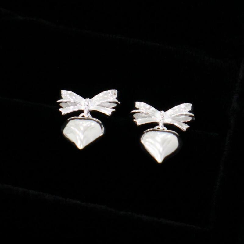 Plump Heart Ribbon Simple Drop Earrings Silver Earrings single
Plump Heart Ribbon Simple Drop Earrings Silver Earrings single
