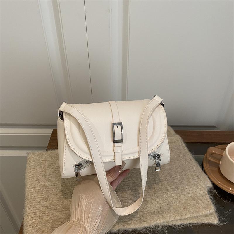 Модная женская сумка через плечо в иностранном стиле с высоким чувством стиля, корейская версия, универсальная, популярная, ретро, новая 2025 года, сумка-мессенджер с магнитной застежкой белый
Модная женская сумка через плечо в иностранном стиле с высоким чувством стиля, корейская версия, универсальная, популярная, ретро, новая 2025 года, сумка-мессенджер с магнитной застежкой белый