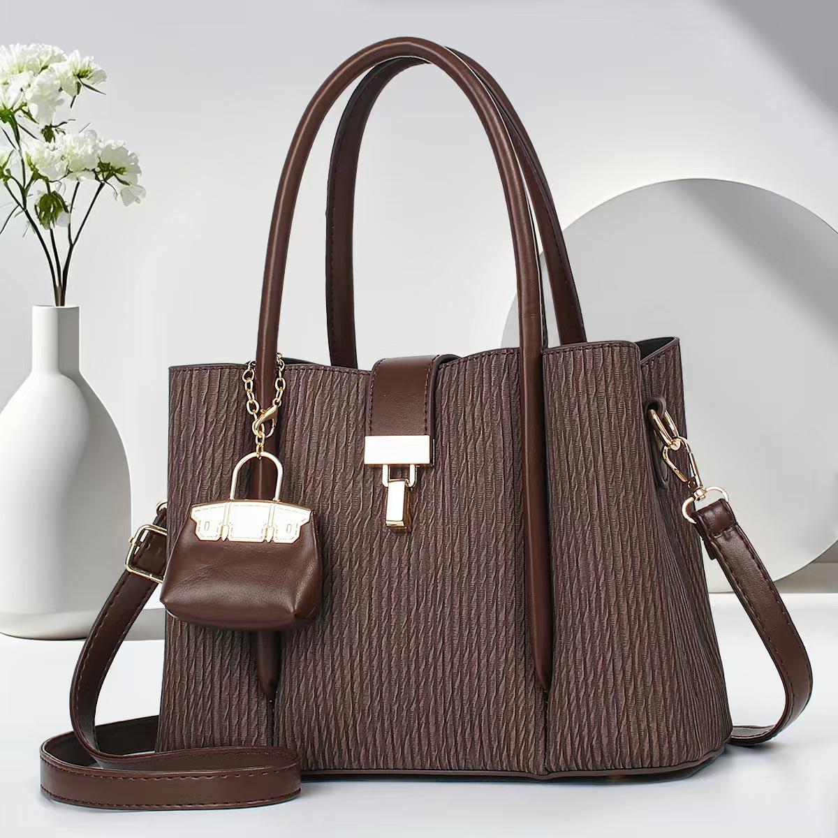 New Striped Fashionable Handbag Multi-layer Large Capacity Shoulder Bag High-value Tote Bag Versatile Crossbody Bag W4293WW-.
New Striped Fashionable Handbag Multi-layer Large Capacity Shoulder Bag High-value Tote Bag Versatile Crossbody Bag W4293WW-.