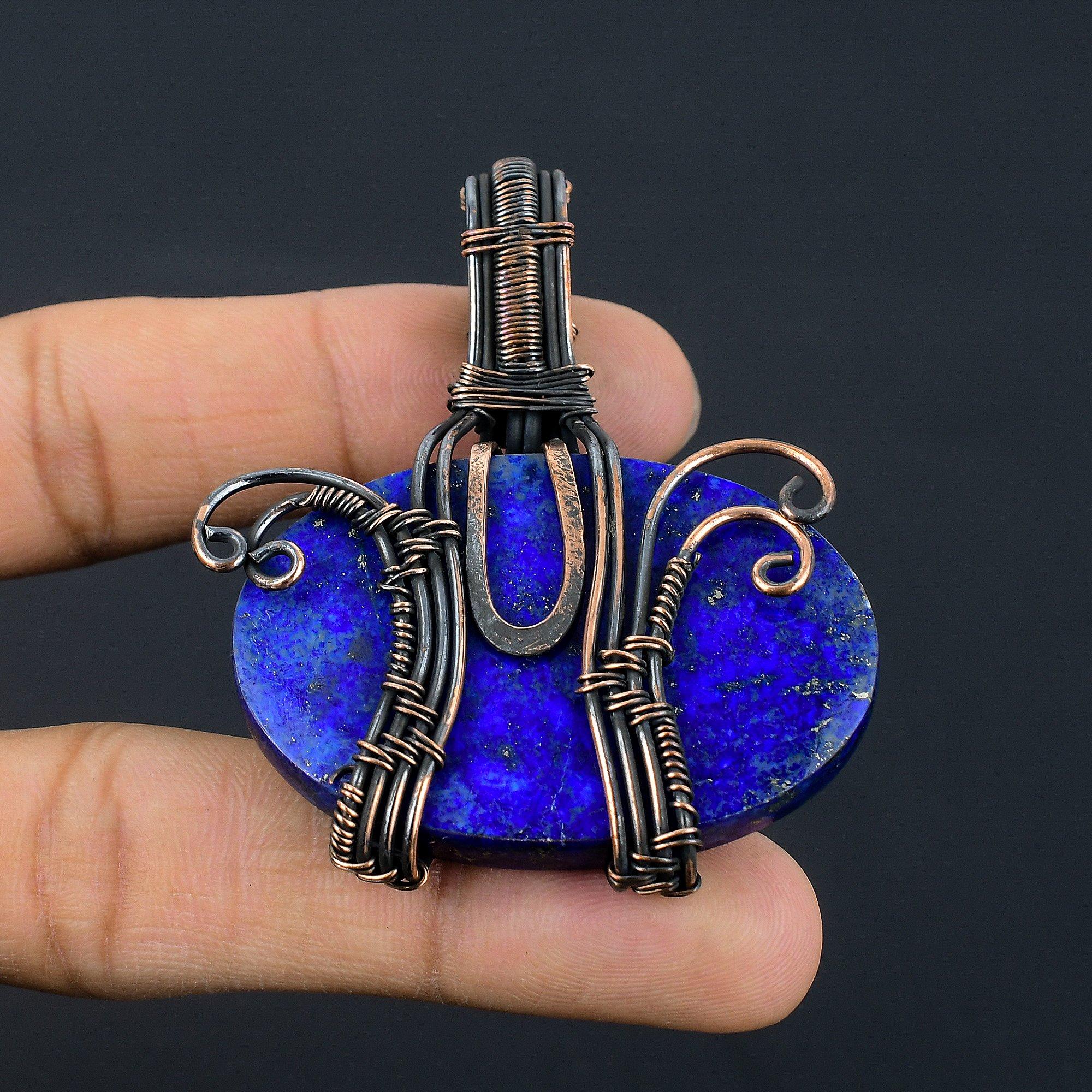 Подвеска из лазурита, ювелирное изделие из драгоценного камня ручной работы, подвеска, обернутая медной проволокой 999 пробы, ювелирная подвеска уникального дизайна 2.55 Inches
Подвеска из лазурита, ювелирное изделие из драгоценного камня ручной работы, подвеска, обернутая медной проволокой 999 пробы, ювелирная подвеска уникального дизайна 2.55 Inches