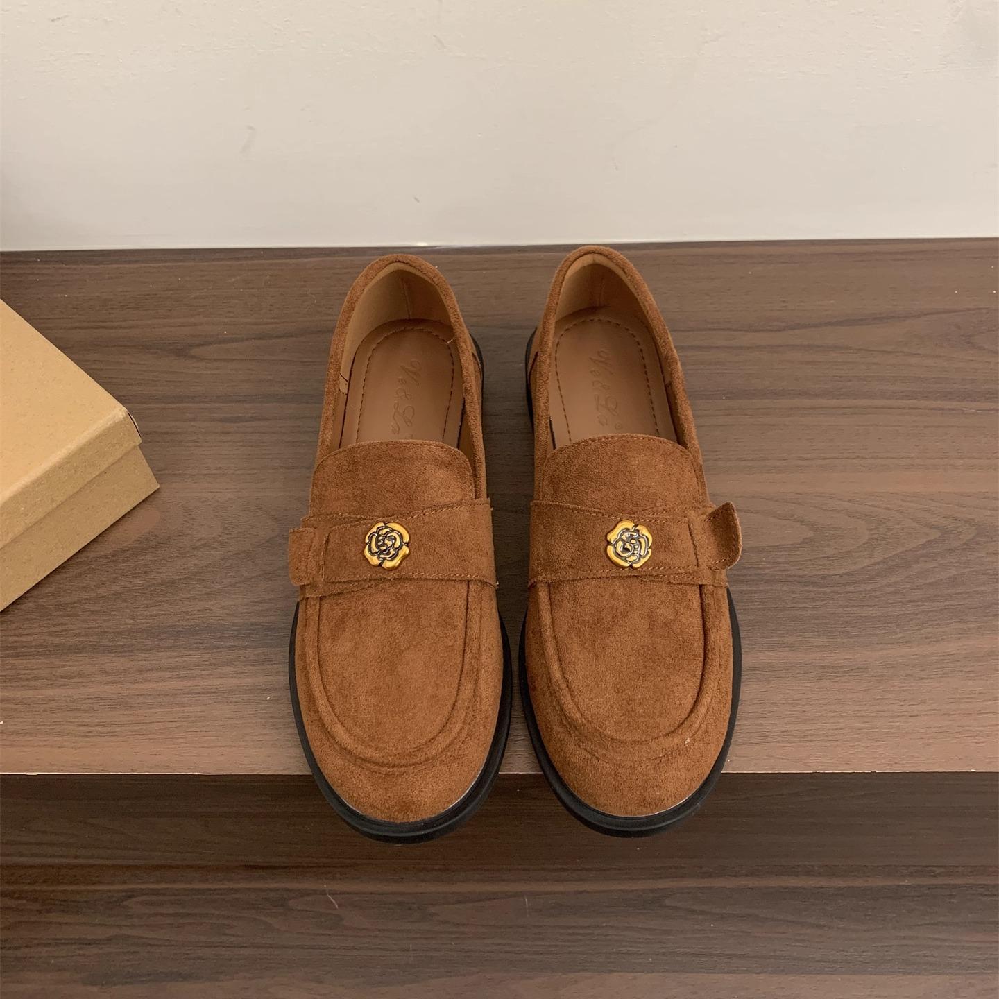 British style brown retro one-pedal loafers women s 2025 autumn and winter new thick-heeled small leather shoes retro single shoes 39
British style brown retro one-pedal loafers women s 2025 autumn and winter new thick-heeled small leather shoes retro single shoes 39
