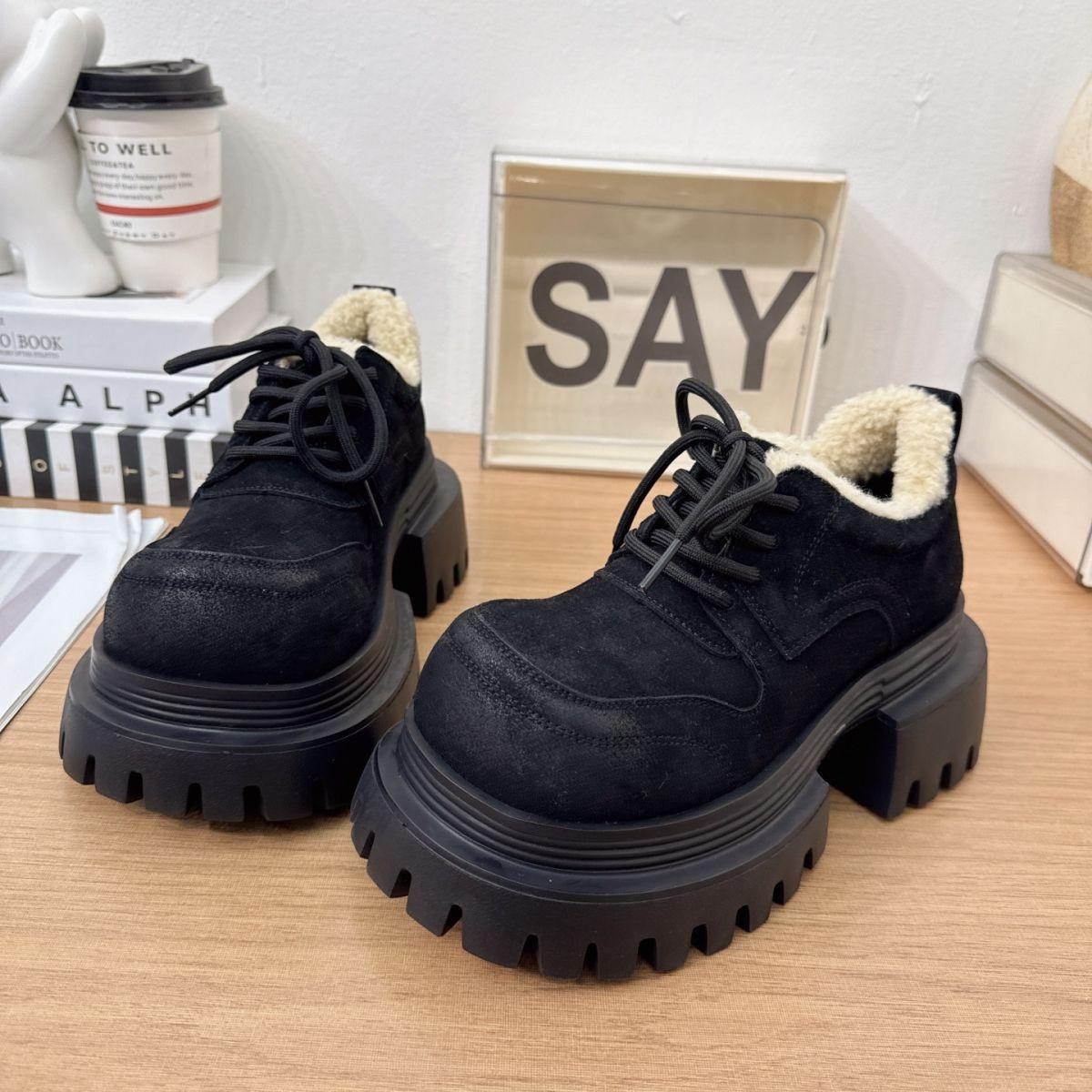 Women s British Style Large Size Soft Elastic Winter Warm Anti-cold Padded Snow Boots Non-slip Wear-resistant Outdoor Casual Sneakers Cotton Boots 40 чорний
Women s British Style Large Size Soft Elastic Winter Warm Anti-cold Padded Snow Boots Non-slip Wear-resistant Outdoor Casual Sneakers Cotton Boots 40 чорний