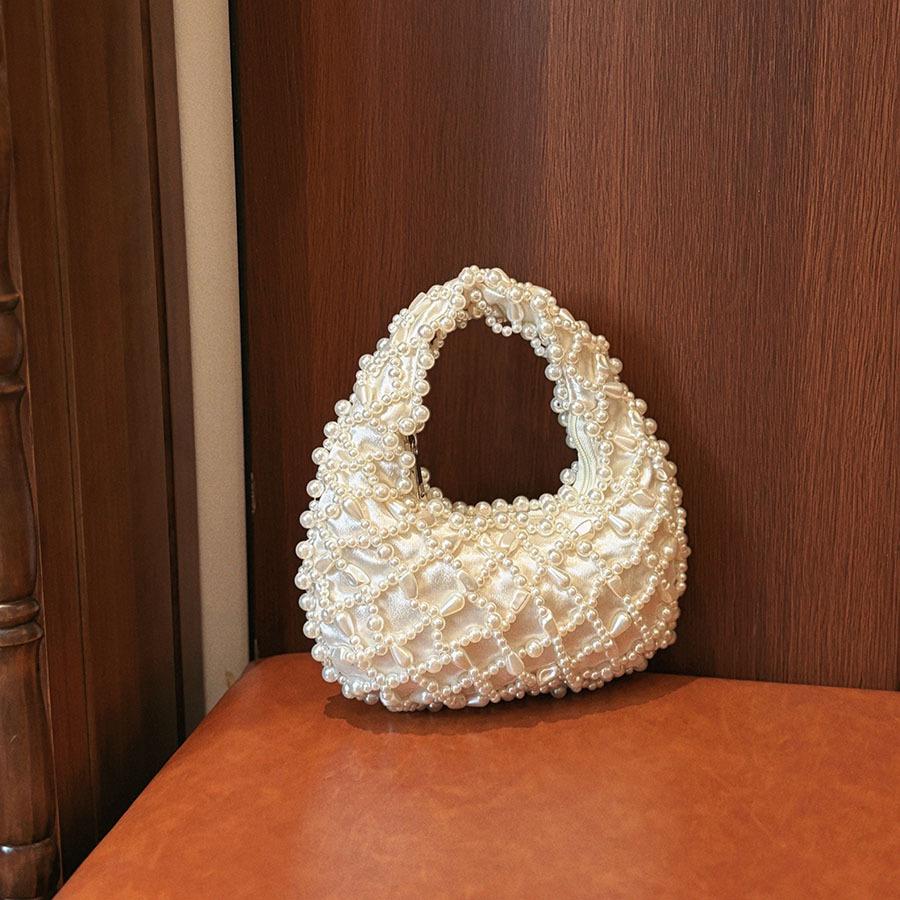Gentle temperament pearl hollow dinner bag new beaded satin simple dumpling bag portable shoulder bag
Gentle temperament pearl hollow dinner bag new beaded satin simple dumpling bag portable shoulder bag