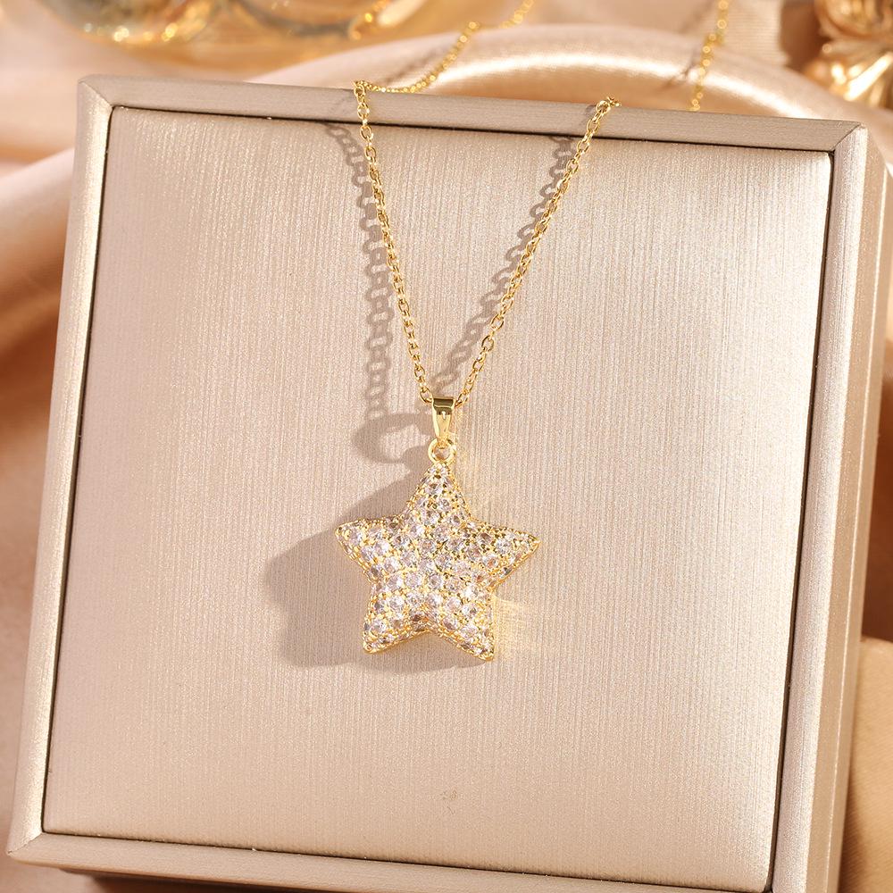 European & American Light Luxury Copper Star Necklace: Micro-Inlaid Five-Pointed Star Titanium Steel for Women’s Niche Design, Clavicle Chain Jewelry
European & American Light Luxury Copper Star Necklace: Micro-Inlaid Five-Pointed Star Titanium Steel for Women’s Niche Design, Clavicle Chain Jewelry