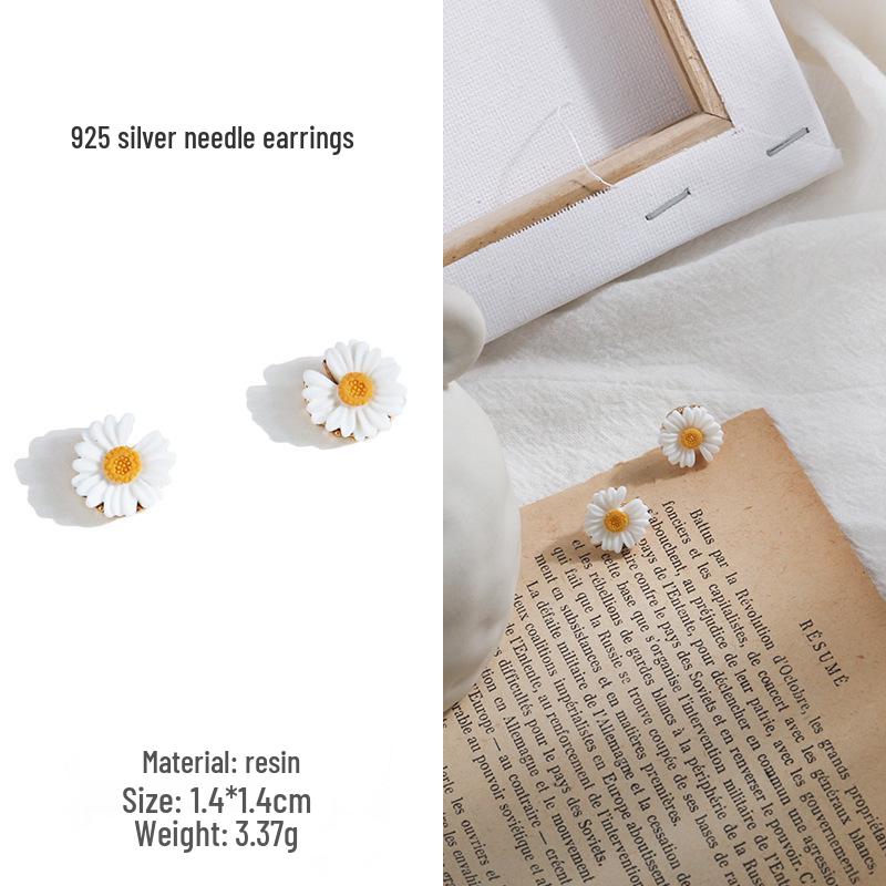 Elegant White Camellia Resin Earrings with 925 Silver Studs - High-End Charm
Elegant White Camellia Resin Earrings with 925 Silver Studs - High-End Charm