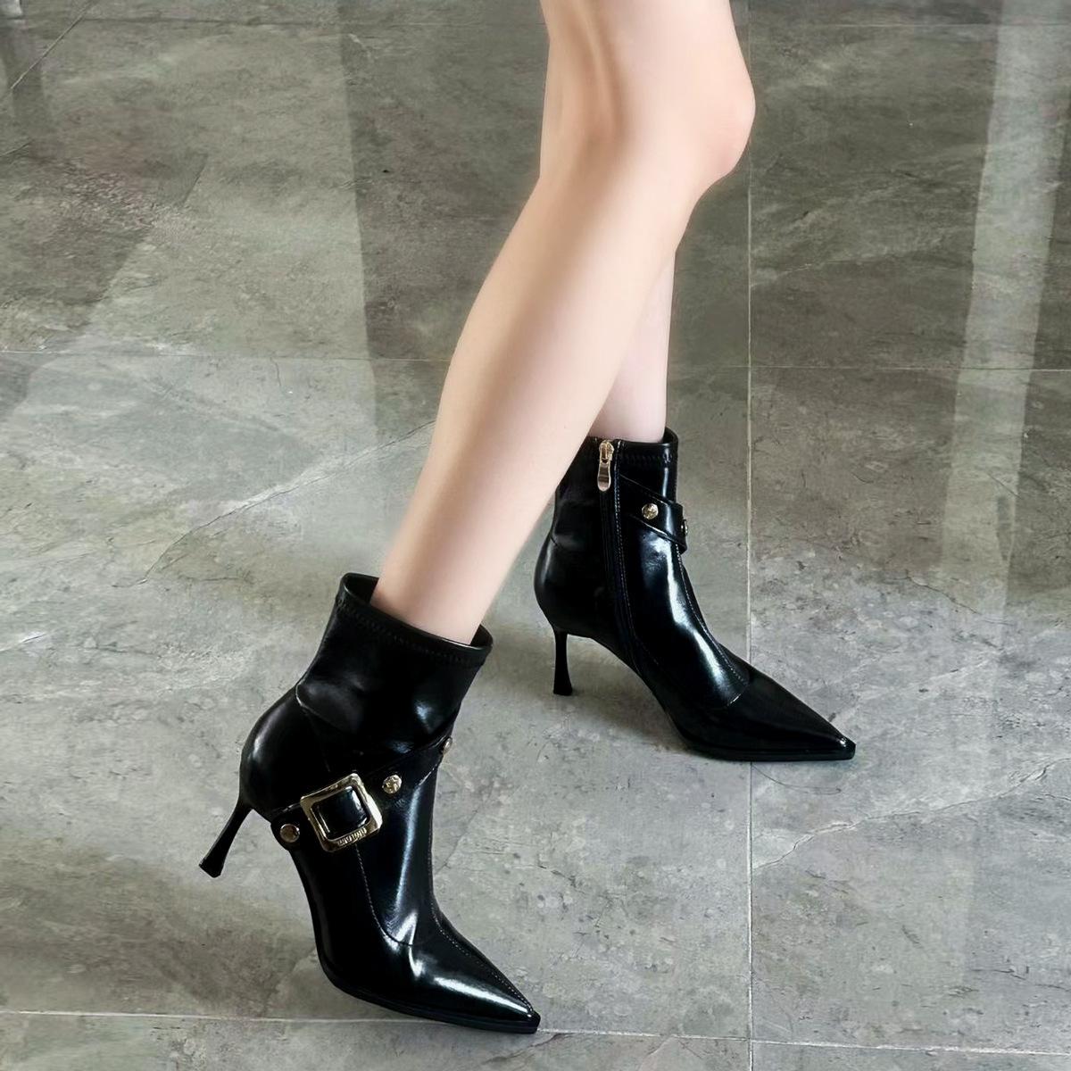 New white rivet square buckle pointed high heel short boots femininity Korean thin heel not tired foot boots 40 чорний
New white rivet square buckle pointed high heel short boots femininity Korean thin heel not tired foot boots 40 чорний
