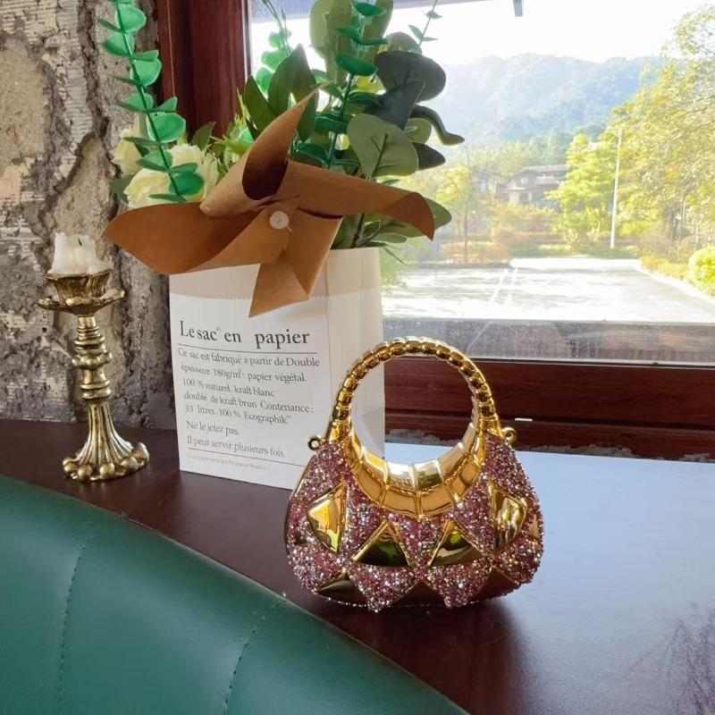 New chain mini bag, diamond-encrusted acrylic sticker glass small bag, children s bag, messenger bag. 13*6.5*13cm фіолетовий
New chain mini bag, diamond-encrusted acrylic sticker glass small bag, children s bag, messenger bag. 13*6.5*13cm фіолетовий