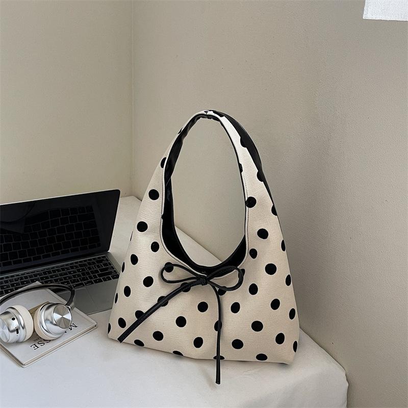 Simple polka dot bow underarm bag women s 2025 autumn new fashionable high-value commuter shoulder handbag
Simple polka dot bow underarm bag women s 2025 autumn new fashionable high-value commuter shoulder handbag