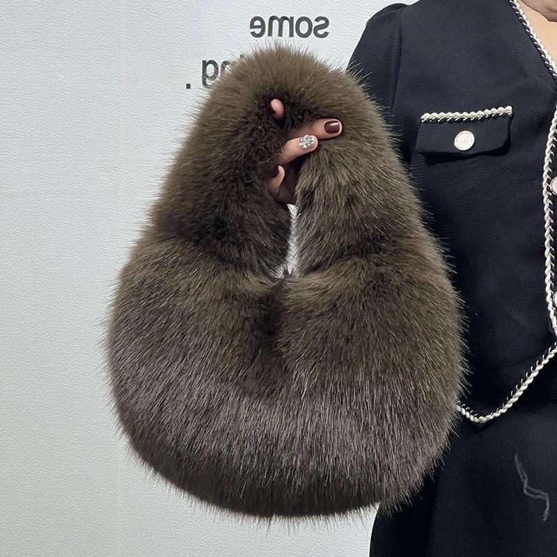 Soft Plush Women s Small Handbags Simple Faux Fur Female Fluffy Clutch Purse Winter Fashion Furry Tote Solid Color Shoulder Bags
Soft Plush Women s Small Handbags Simple Faux Fur Female Fluffy Clutch Purse Winter Fashion Furry Tote Solid Color Shoulder Bags