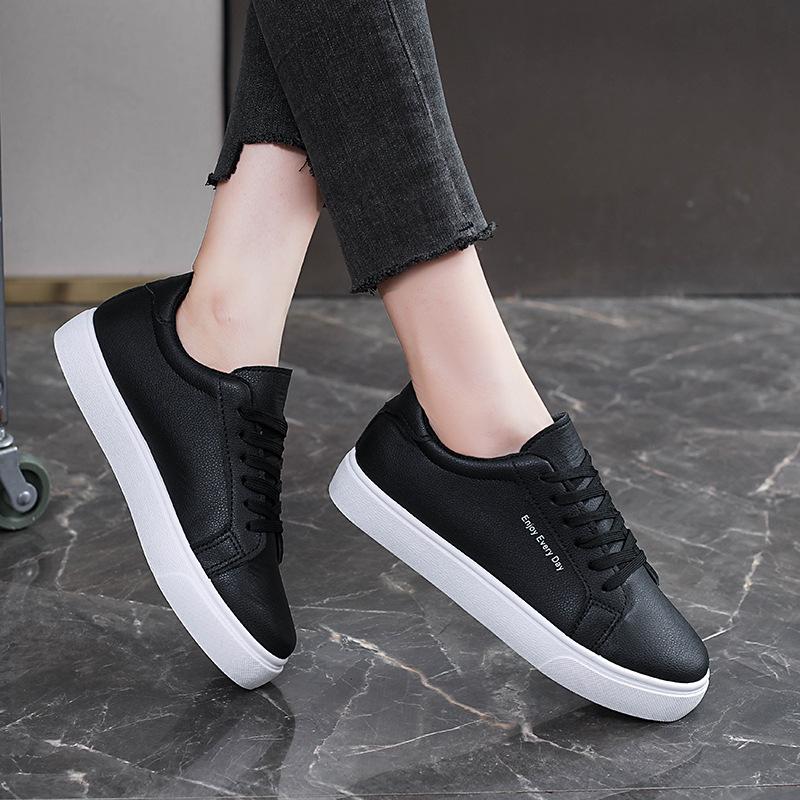 Black spring and autumn new versatile flat baseplate shoes leather surface waterproof casual sports shoes soft sole white shoes women s shoes 43 чорний
Black spring and autumn new versatile flat baseplate shoes leather surface waterproof casual sports shoes soft sole white shoes women s shoes 43 чорний
