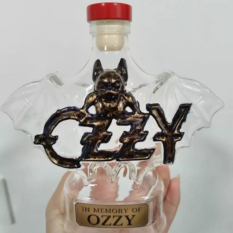 НОВИНКА Пляшка Віскі Ozzy Osbourne Back To The Beginning Пам ятна Пляшка Віскі Вина Декор для Дому Статуетка Колекція Вироби
НОВИНКА Пляшка Віскі Ozzy Osbourne Back To The Beginning Пам ятна Пляшка Віскі Вина Декор для Дому Статуетка Колекція Вироби