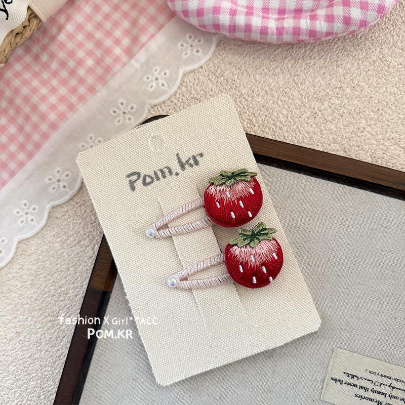 2Pcs Children s Spring Small Fresh Cute Strawberry Hairpin Girl Pearl Handmade Embroidery Sweet Bangs Clip Side Hair Accessories
2Pcs Children s Spring Small Fresh Cute Strawberry Hairpin Girl Pearl Handmade Embroidery Sweet Bangs Clip Side Hair Accessories