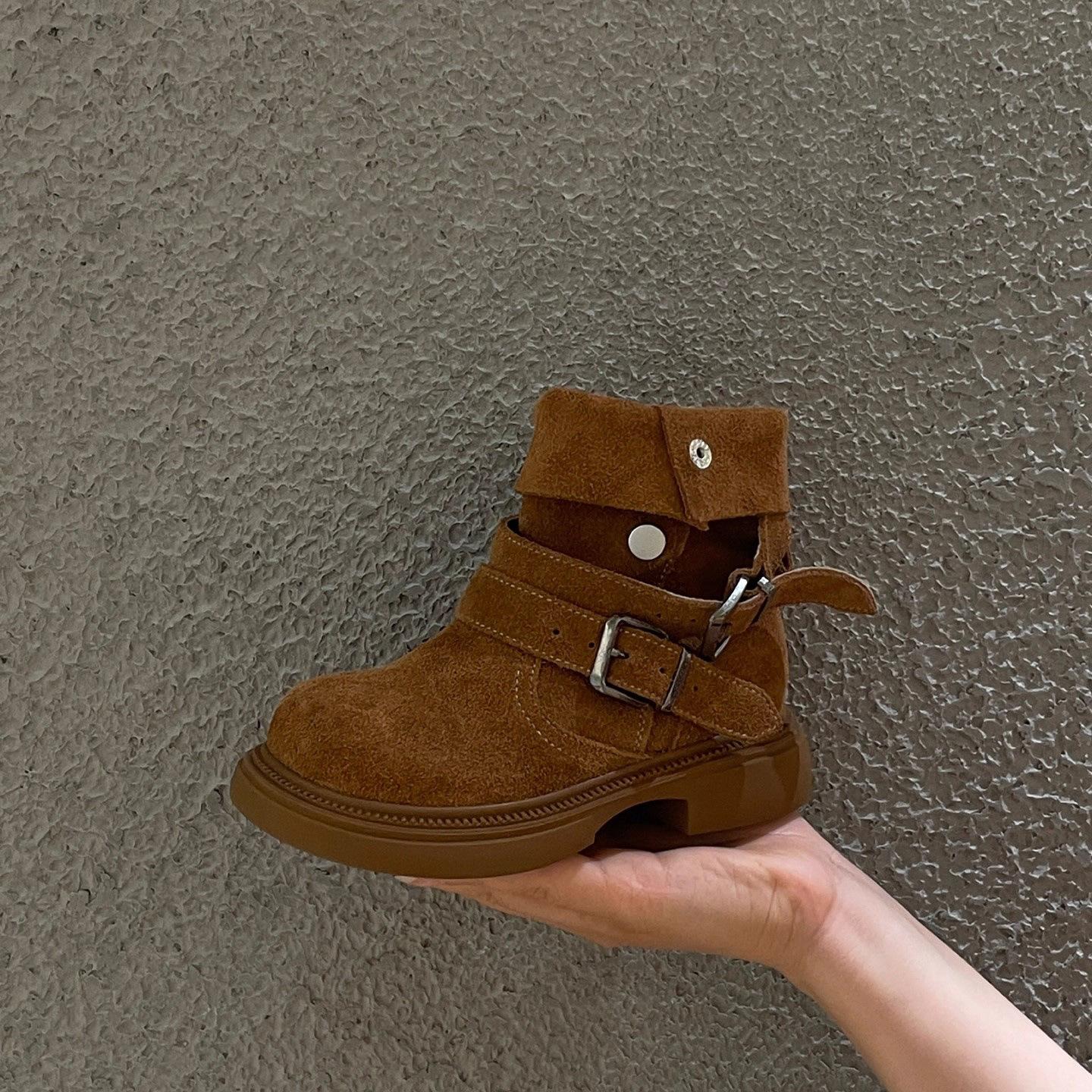 Children s retro chunky heel foldable two-way wear girls Maillard height-increasing Martin boots, new autumn and winter thick-soled short boots 30 коричневий
Children s retro chunky heel foldable two-way wear girls Maillard height-increasing Martin boots, new autumn and winter thick-soled short boots 30 коричневий